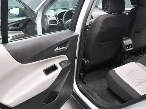 Used 2021 Chevrolet Equinox LS AWD/4WD image 22
