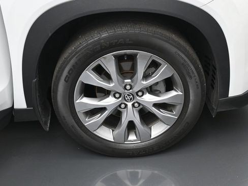 Certified 2024 Toyota Grand Highlander AWD image 41