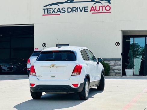 Used 2020 Chevrolet Trax LS w/ Tint and Cruise Package FWD image 9