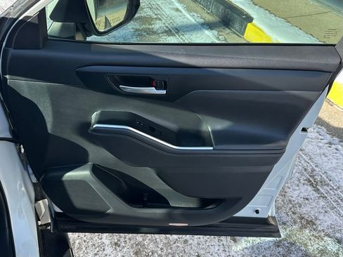 Used 2021 Toyota Highlander XLE image 35