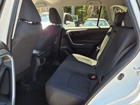 Used 2019 Toyota RAV4 LE image 11