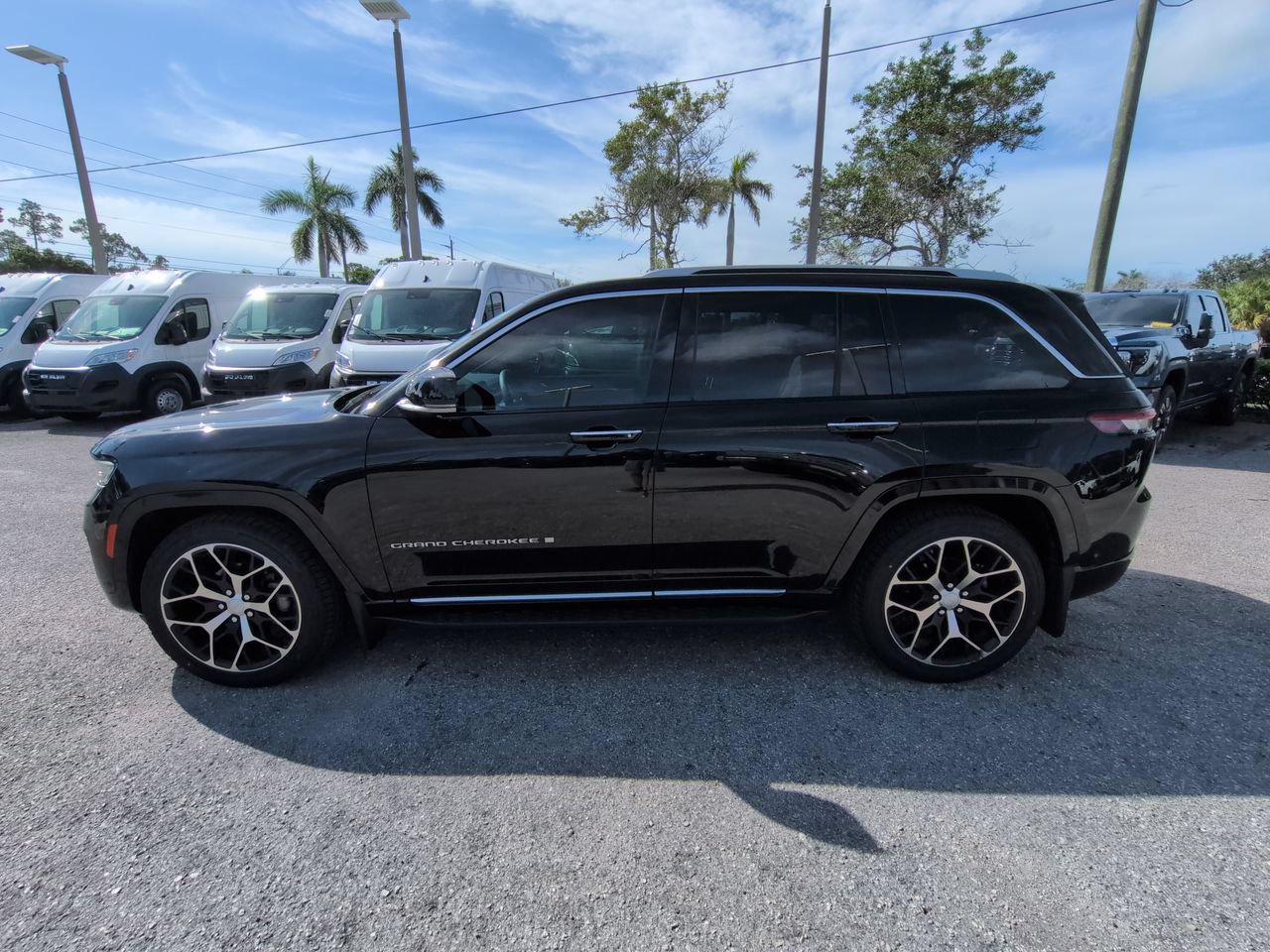 Used 2022 Jeep Grand Cherokee Summit AWD/4WD image 8