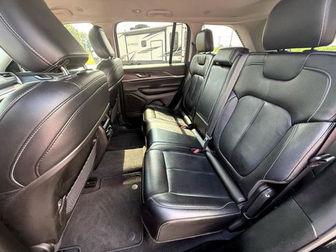 Used 2023 Jeep Grand Cherokee Limited AWD/4WD image 14