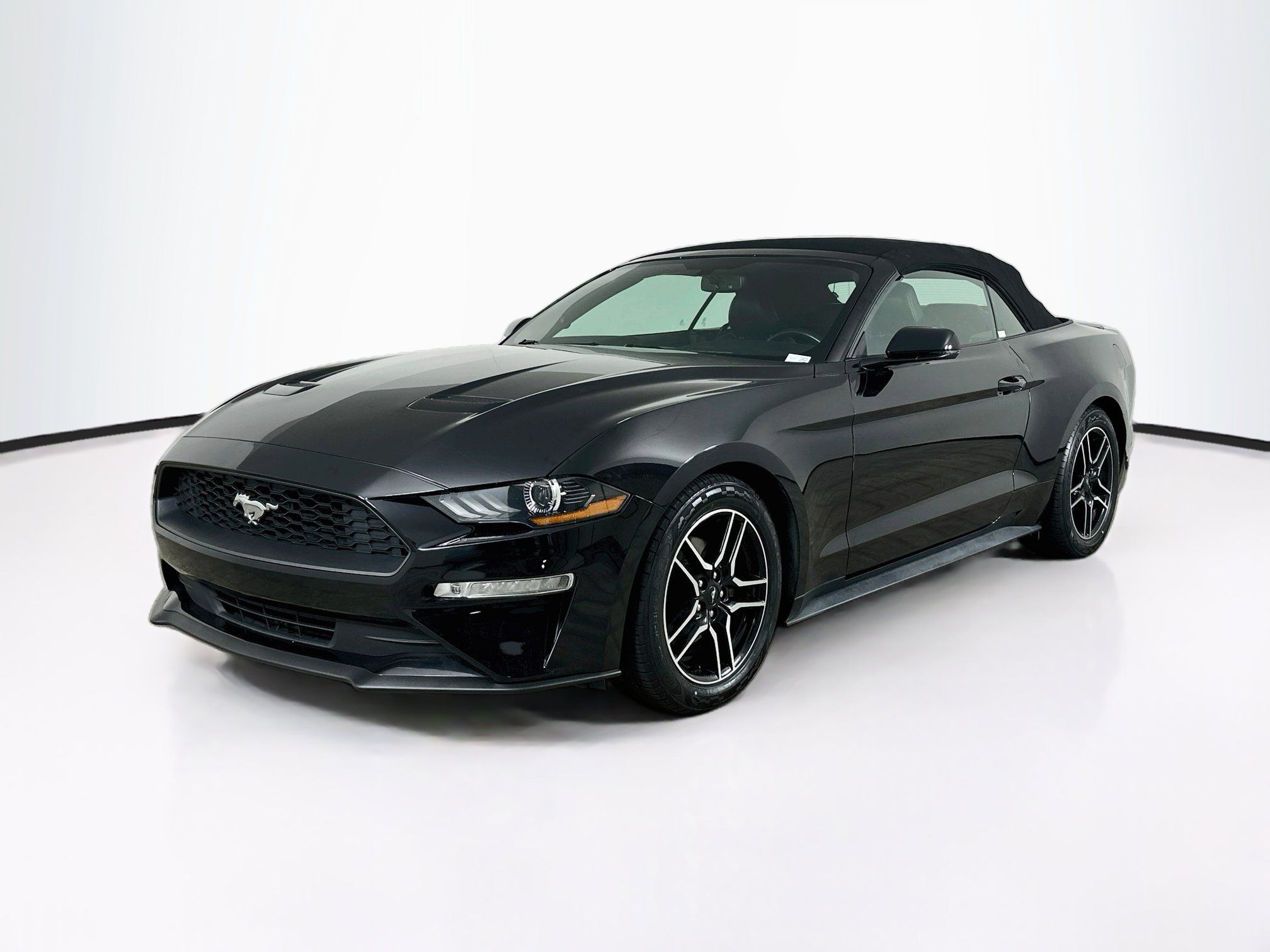 Used 2018 Ford Mustang Premium w/ Equipment Group 201A RWD image 3