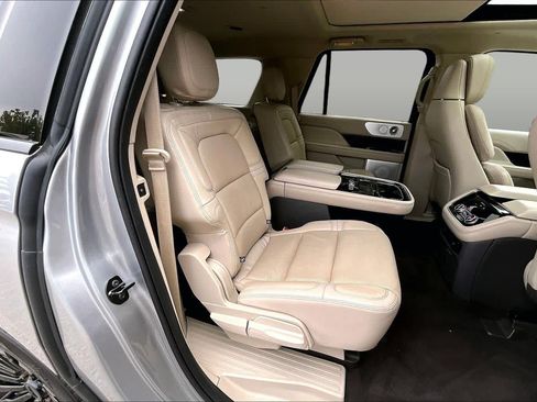 Used 2021 Lincoln Navigator L Reserve w/ Luxury Package AWD/4WD image 19