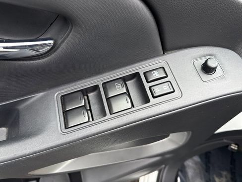 Used 2023 Nissan Frontier SV w/ SV Convenience Package image 11