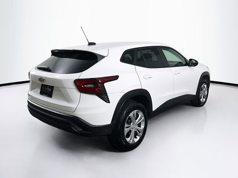 Used 2025 Chevrolet Trax LS image 9