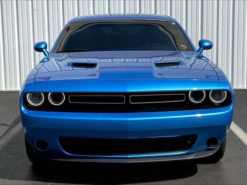 Used 2019 Dodge Challenger SXT image 3