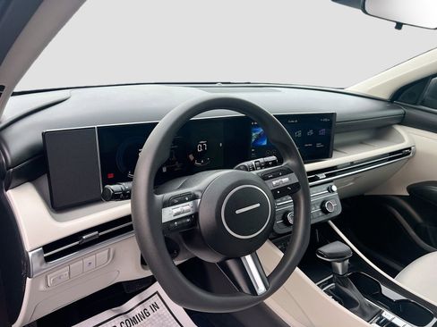 Used 2025 Hyundai Tucson SE image 9