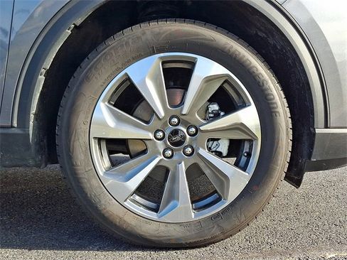 Certified 2025 Ford Escape Platinum w/ Premium Technology Package image 8