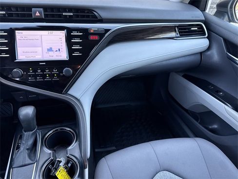 Used 2020 Toyota Camry LE image 15