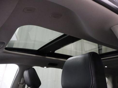 Certified 2023 Chrysler Pacifica Limited FWD image 25