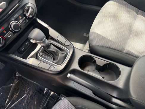 Used 2025 Kia Soul LX w/ LX Technology Package FWD image 39