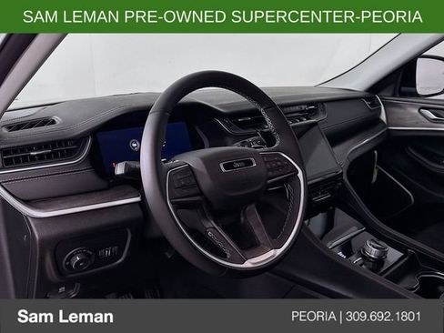 Used 2024 Jeep Grand Cherokee Limited image 9