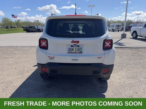 Used 2023 Jeep Renegade Latitude w/ Sun/Sound Group image 3
