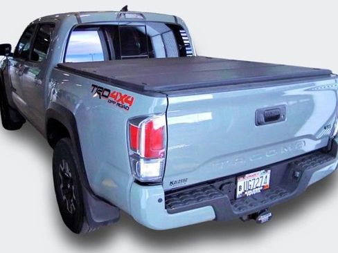Used 2023 Toyota Tacoma TRD Off-Road w/ TRD Premium Off Road Package AWD/4WD image 4
