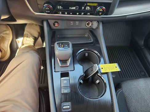 Used 2025 Nissan Rogue SV image 22