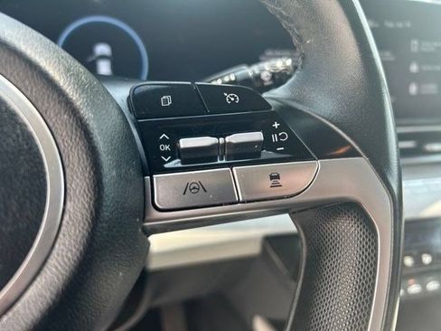 Used 2023 Hyundai Elantra Limited FWD image 18
