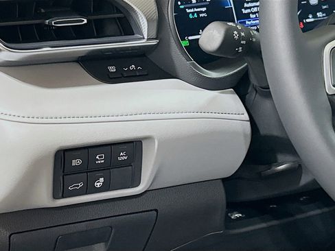 New 2026 Toyota Highlander Platinum AWD/4WD image 8
