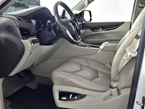 Used 2016 Cadillac Escalade Premium image 7