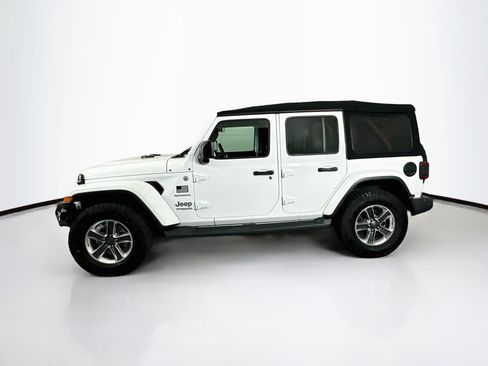 Used 2018 Jeep Wrangler Unlimited Sahara AWD/4WD image 4