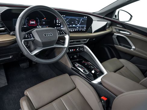 Used 2025 Audi Q5 Premium Plus w/ Premium Plus AWD/4WD image 9