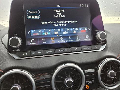 Used 2025 Nissan Sentra SR w/ SR Premium Package image 8