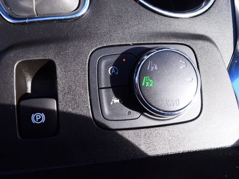 Used 2023 Chevrolet Traverse LT w/ Rear Camera Mirror Package image 26