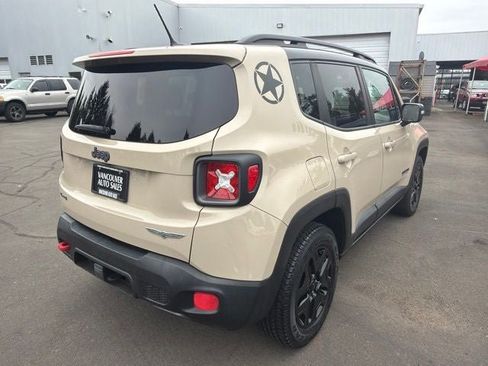 Used 2017 Jeep Renegade Trailhawk AWD/4WD image 4