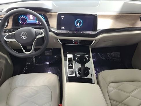 Used 2024 Volkswagen Atlas SE w/ Panoramic Sunroof Package AWD/4WD image 27