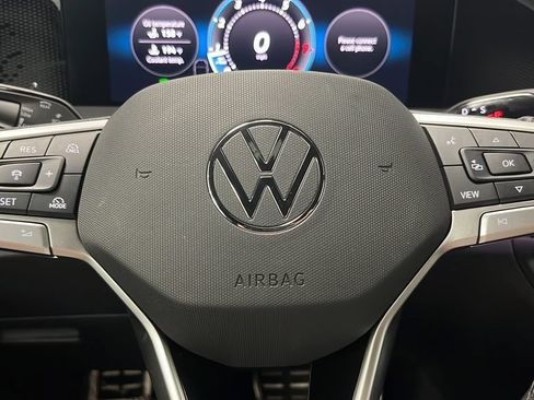 Used 2025 Volkswagen Tiguan SE R-Line AWD/4WD image 16