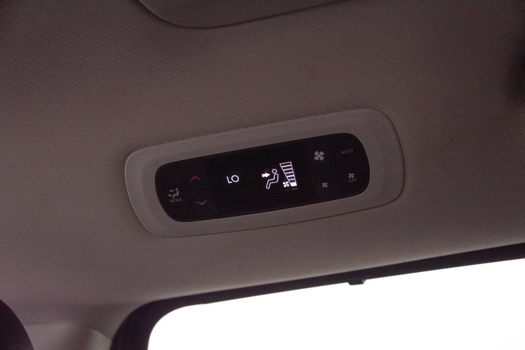 Used 2023 Chrysler Pacifica Touring-L FWD image 26