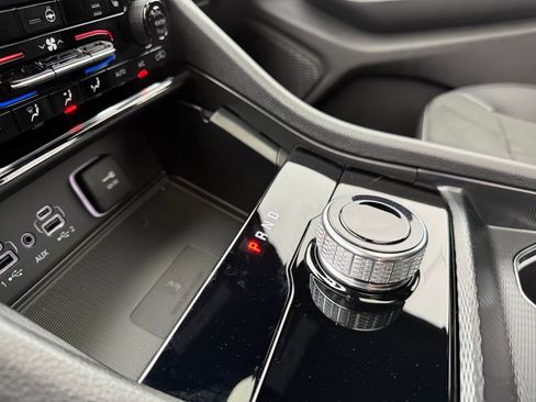 New 2025 Jeep Grand Cherokee Altitude image 24