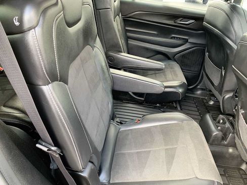 Used 2023 Jeep Grand Cherokee L Laredo AWD/4WD image 26