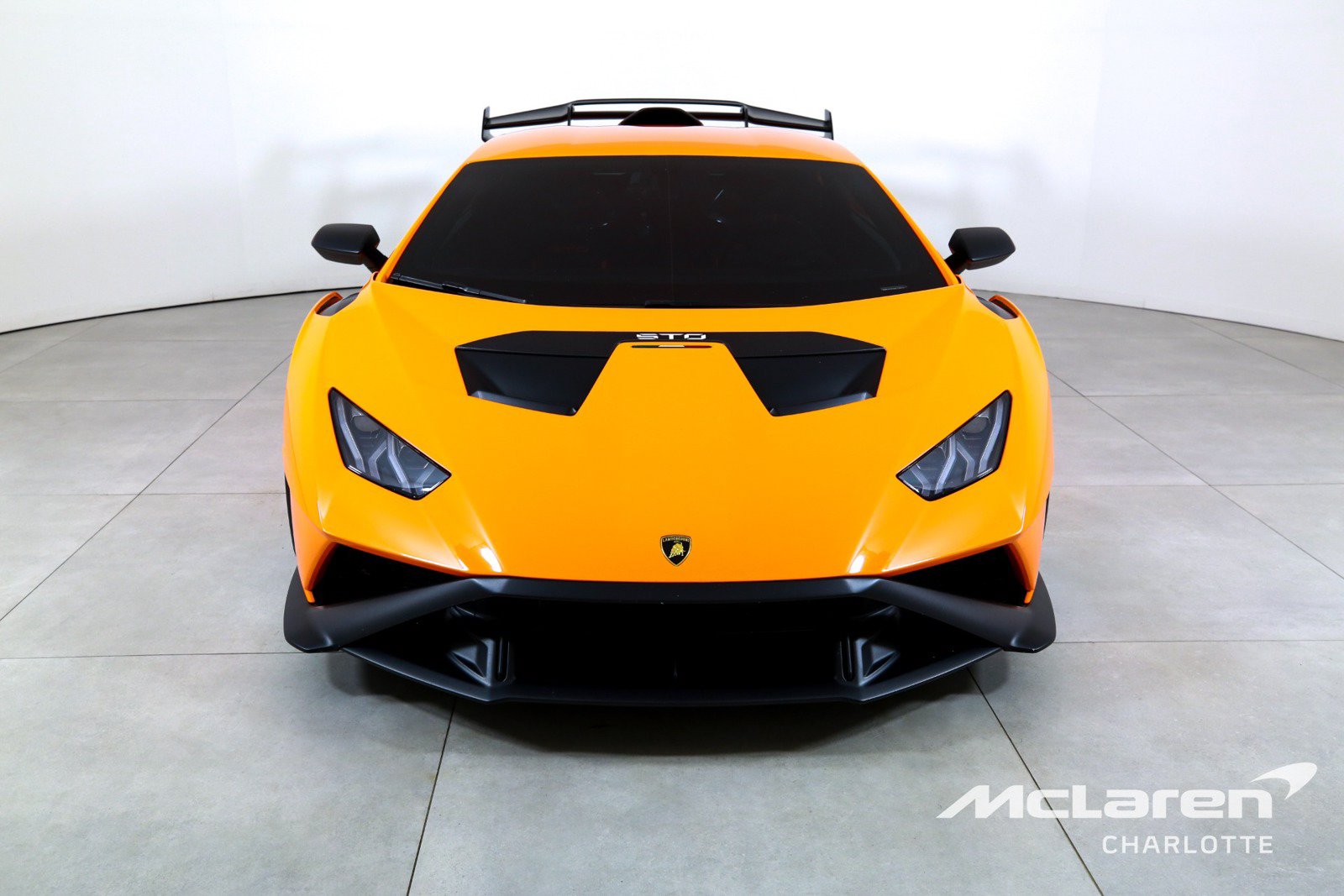 Used 2022 Lamborghini Huracan STO RWD image 4