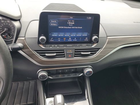 Used 2024 Nissan Altima 2.5 SV image 15