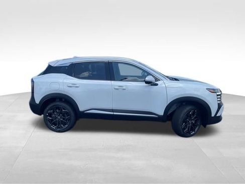 New 2025 Nissan Kicks SR image 10