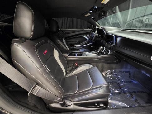 Used 2018 Chevrolet Camaro SS RWD image 33