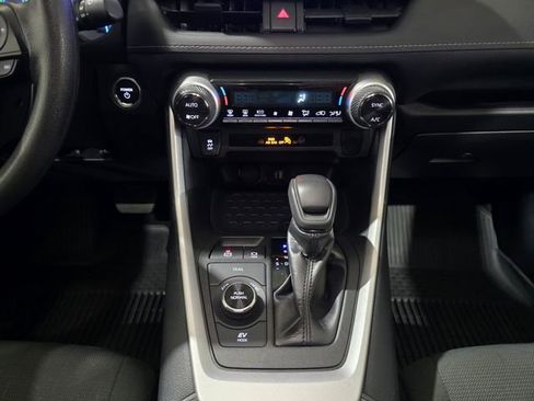 Used 2025 Toyota RAV4 XLE image 20