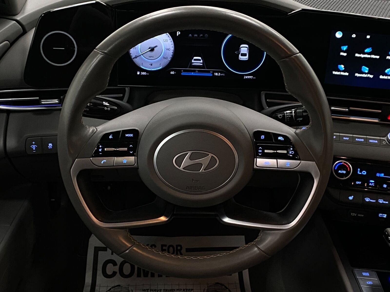 Used 2025 Hyundai Elantra SEL FWD image 15