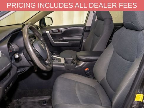 Used 2021 Toyota RAV4 LE AWD/4WD image 9