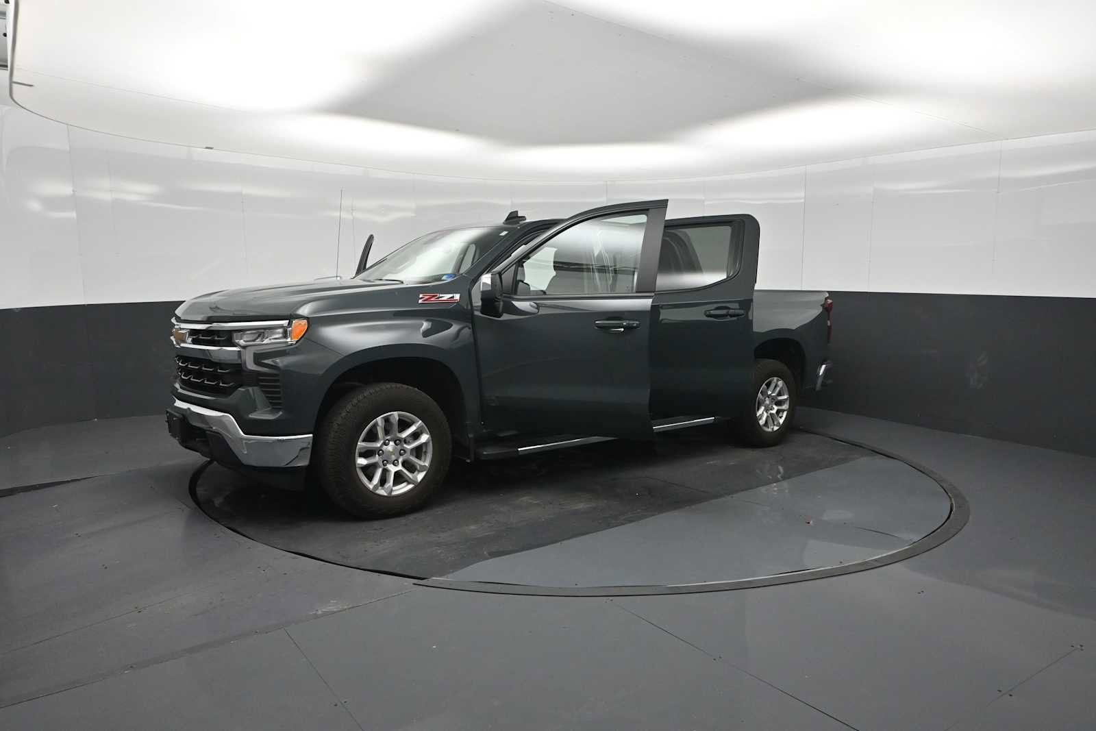 Used 2025 Chevrolet Silverado 1500 LT w/ Z71 Off-Road Package AWD/4WD image 54