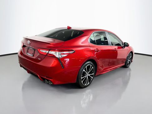 Used 2020 Toyota Camry SE FWD image 4