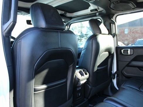 Used 2018 Jeep Wrangler Unlimited Sahara image 33