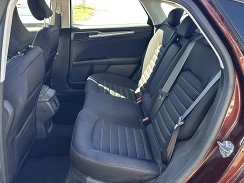 Used 2015 Ford Fusion SE FWD image 11