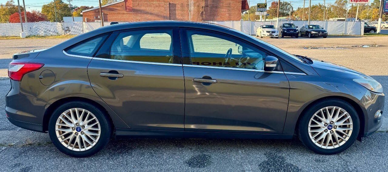Used 2012 Ford Focus SEL FWD image 5