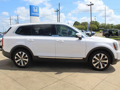 Used 2021 Kia Telluride EX w/ EX Premium Package FWD image 3