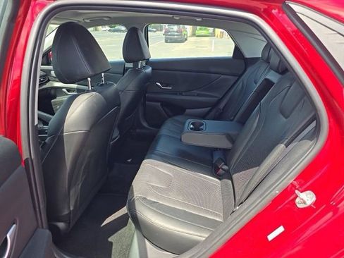 Used 2022 Hyundai Elantra Limited FWD image 13