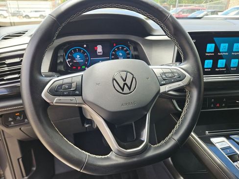 Used 2025 Volkswagen Atlas Cross Sport SE FWD image 18