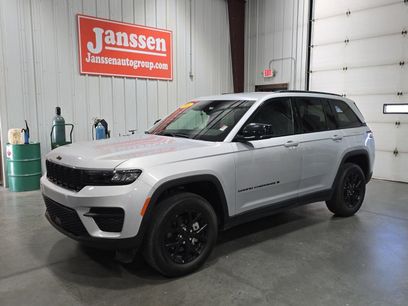 Used 2024 Jeep Grand Cherokee Altitude
